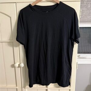 ALO Yoga Men's Black Short Sleeve Crew Tee